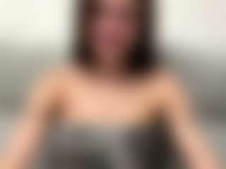 Live cam show with AdelaKrzesinski - Solo on hrnylive.com