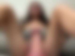 AdelaKrzesinski's Live Sex Cam Show