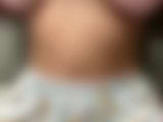AdelaKrzesinski's Live Sex Cam Show