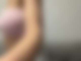 AdelaKrzesinski's Live Sex Cam Show