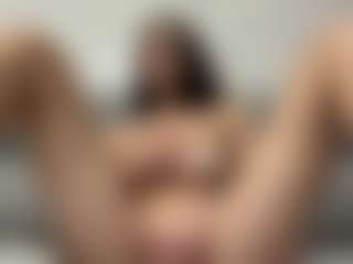 AdelaKrzesinski's Live Sex Cam Show