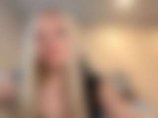 AdrienneHafenbrack's Live Sex Cam Show