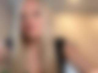 AdrienneHafenbrack's Live Sex Cam Show