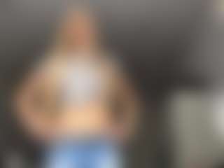 AdrienneHafenbrack's Live Sex Cam Show
