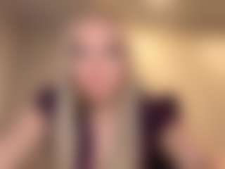 AdrienneHafenbrack's Live Sex Cam Show