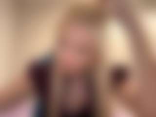 AdrienneHafenbrack's Live Sex Cam Show