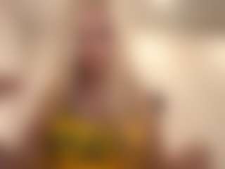 AdrienneHafenbrack's Live Sex Cam Show