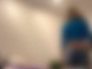 AdrienneHafenbrack's Live Sex Cam Show