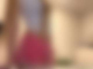 AdrienneHafenbrack MILF webcam performer live streaming