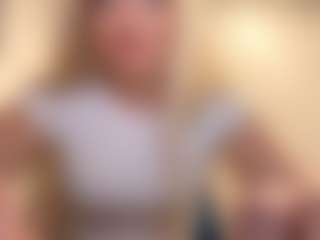 AdrienneHafenbrack's Live Sex Cam Show