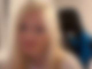 AdrienneHafenbrack's Live Sex Cam Show