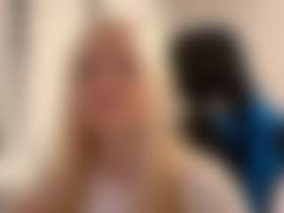 AdrienneHafenbrack's Live Sex Cam Show