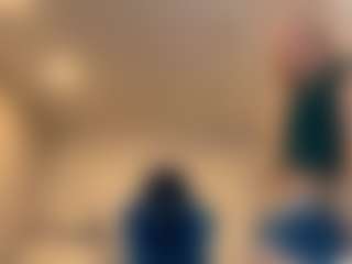 AdrienneHafenbrack MILF webcam performer live streaming