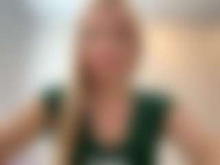 AdrienneHafenbrack MILF webcam performer live streaming