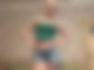 AdrienneHafenbrack's Live Sex Cam Show