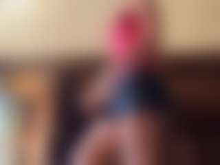 Live cam show with AdrienneHafenbrack - College Mature on CamClone