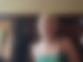 AdrienneHafenbrack's Live Sex Cam Show