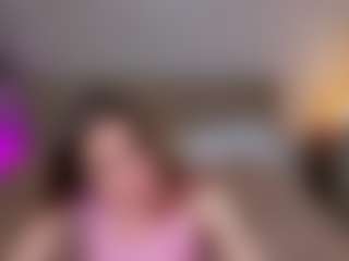 Live cam show with Ari - New Petite on Chatstar