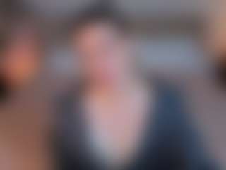 Live cam show with Ari - Kisses on Mixed Magazine Live