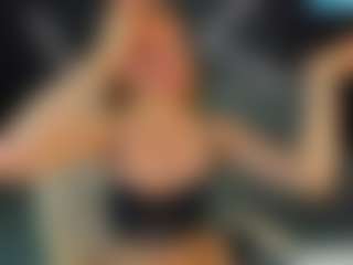Live cam show with Ari - Kisses on slutload