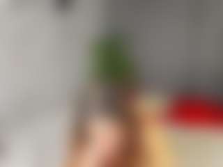 Live cam show with Ari - Pretty on studioflirtlive.com