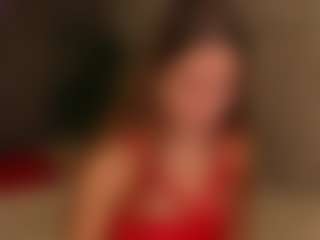 Live cam show with Ari - Kisses on TeamSkeetLive