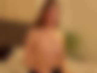 Live cam show with Ari - Twerking on Pornisteam.com