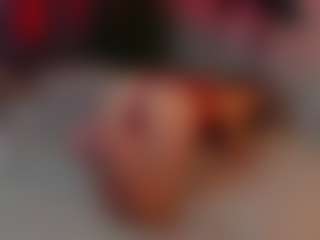 Live cam show with Ari - Kisses on sexylive.show