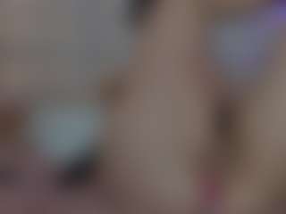 Live cam show with Astrid-Velle - Spank on Milfs Live