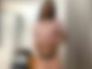 Live cam show with BertaMoschetto - Moaning on Camsoda
