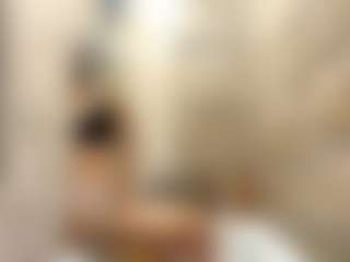 Live cam show with BertaMoschetto - Camel Toe on madthumbs