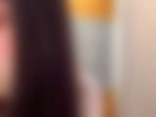 Live cam show with BertaMoschetto - Striptease on xDating