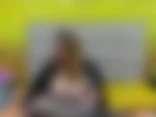 Live cam show with BellaMystic - Fingering MILF on Uber Horny