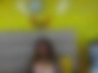 Live cam show with BellaMystic - Flashing on Camming Site
