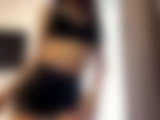 Live cam show with KimberMozo - Public Latina on Livezox
