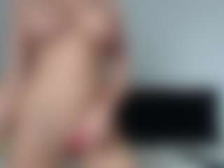 Live cam show with Layla12a - Skinny on AdultVida.com