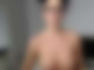 Layla12a's Live Sex Cam Show