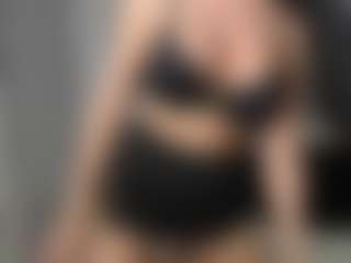 Live cam show with Layla12a - Bedroom on xxxlivecams.org