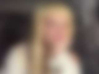 Live cam show with MariKavaney - Amateur on Dolls Live