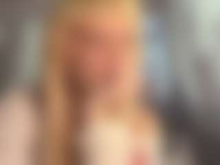 Live cam show with MariKavaney - Middle Aged on StripNow