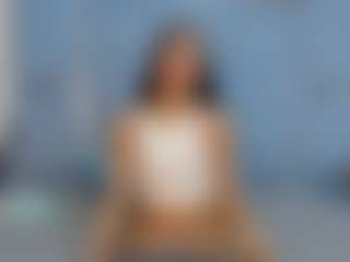 Spettacolo in cam dal vivo con milapetiteAsm - Gagging su Camsoda