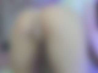 Live cam show with Olivia-Flores - Tittyfuck on xxxlivecams.org