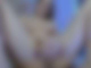 Live cam show with Olivia-Flores - Young Adult Teen (18+) on AdultVida.com