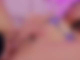 Live cam show with VenusSweett - Striptease Teen (18+) on livesuperchat.net