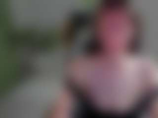 Live cam show with Eva-Leeee - Belly on CamClone