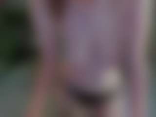 Live cam show with Eva-Leeee - Pretty on Uber Horny