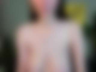 Live cam show with Eva-Leeee - Petite on AdultVida.com