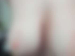 Live cam show with Eva-Leeee - Pretty on TeamSkeetLive