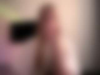 Live cam show with EvelineBanco - Teen (18+) on Milf Play