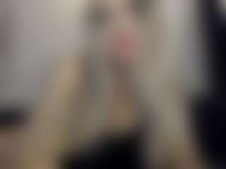 Live cam show with EvelynTaisia - Camel Toe on liverealitysex.com